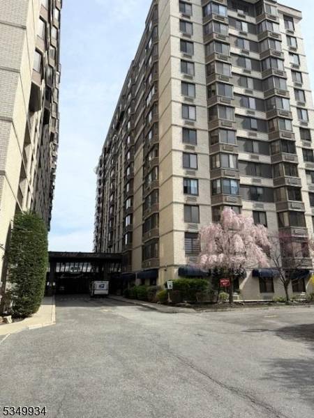 Hackensack City, NJ 07601,316 Prospect Ave #S8F