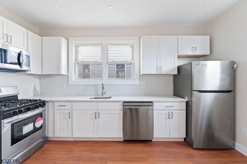 Newark City, NJ 07112,279 Weequahic Ave #1