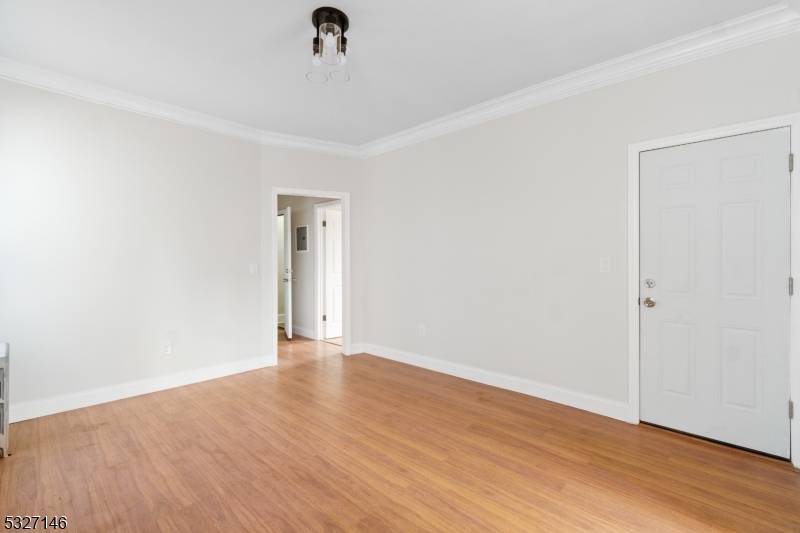 Newark City, NJ 07112,279 Weequahic Ave #1