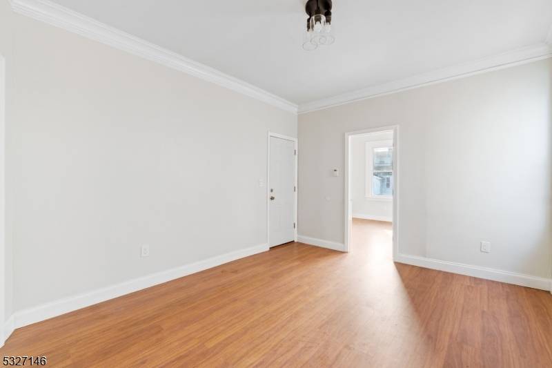 Newark City, NJ 07112,279 Weequahic Ave #1