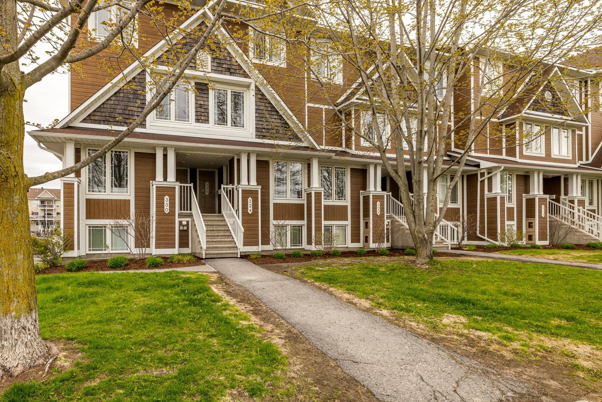 Kanata, ON K2M 3A5,326 Crownridge DR