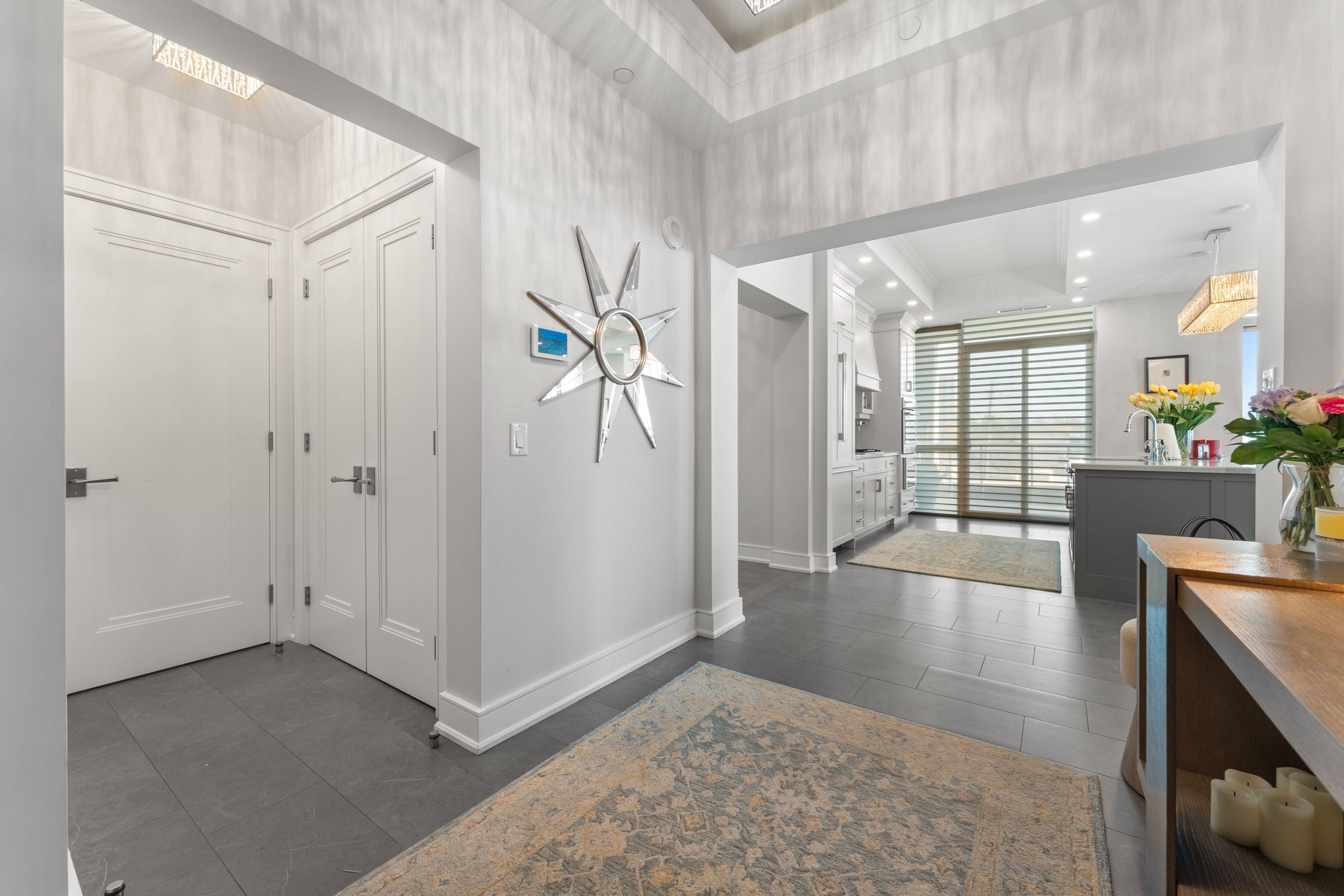 Burlington, ON L7R 0G2,2060 Lakeshore RD #205