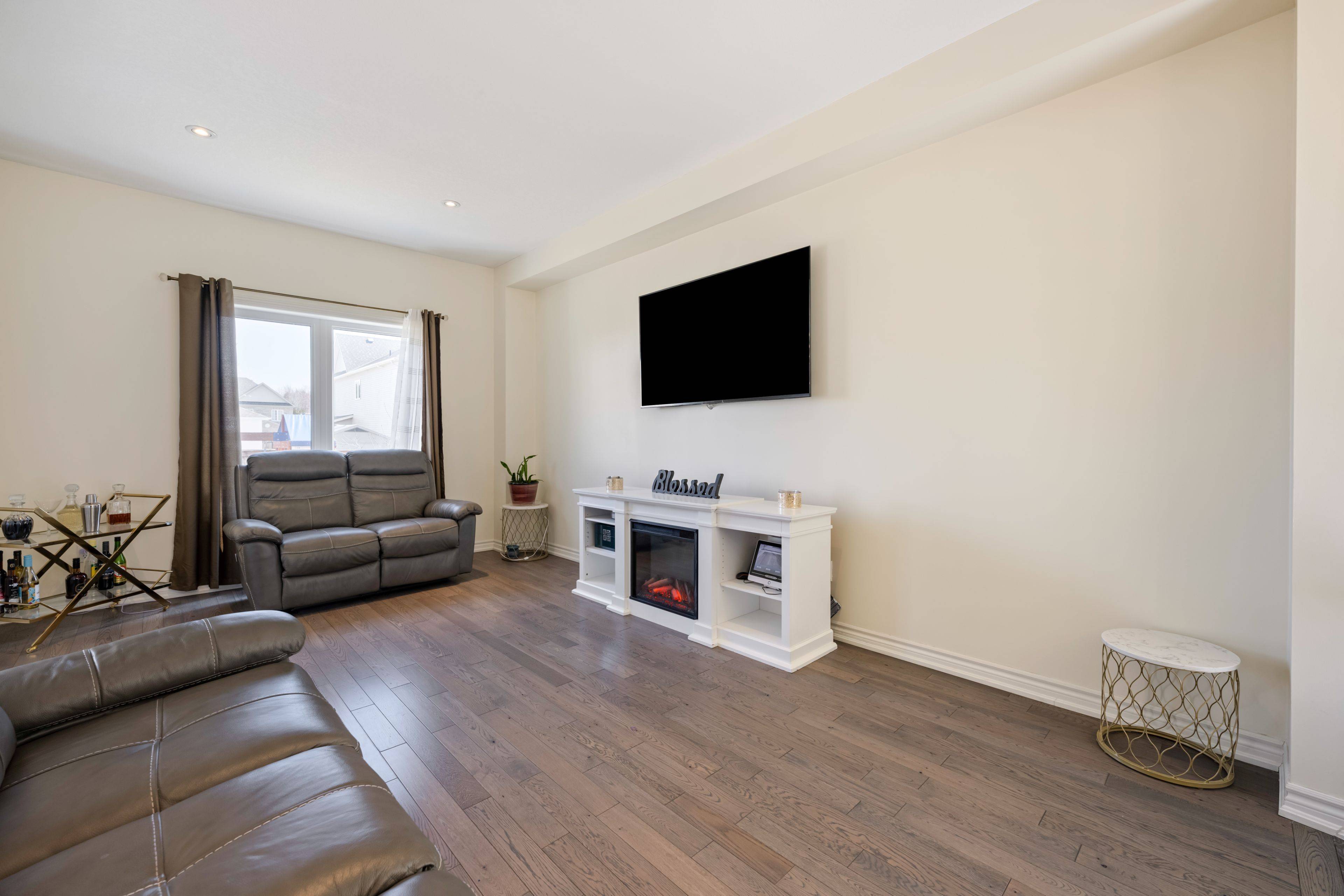 Centre Wellington, ON N1M 0E3,120 Courtney ST