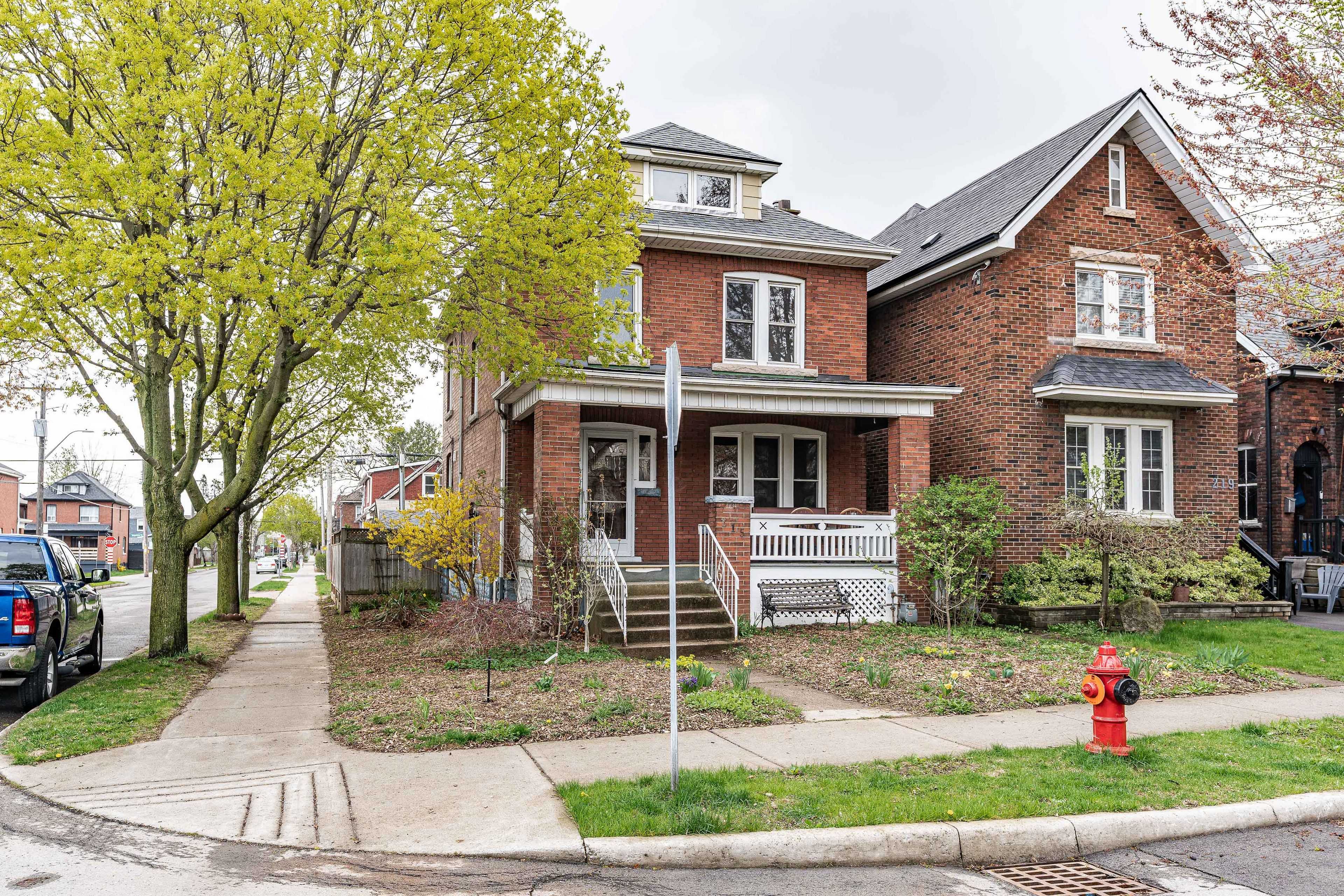 Hamilton, ON L8K 2H1,215 London ST S