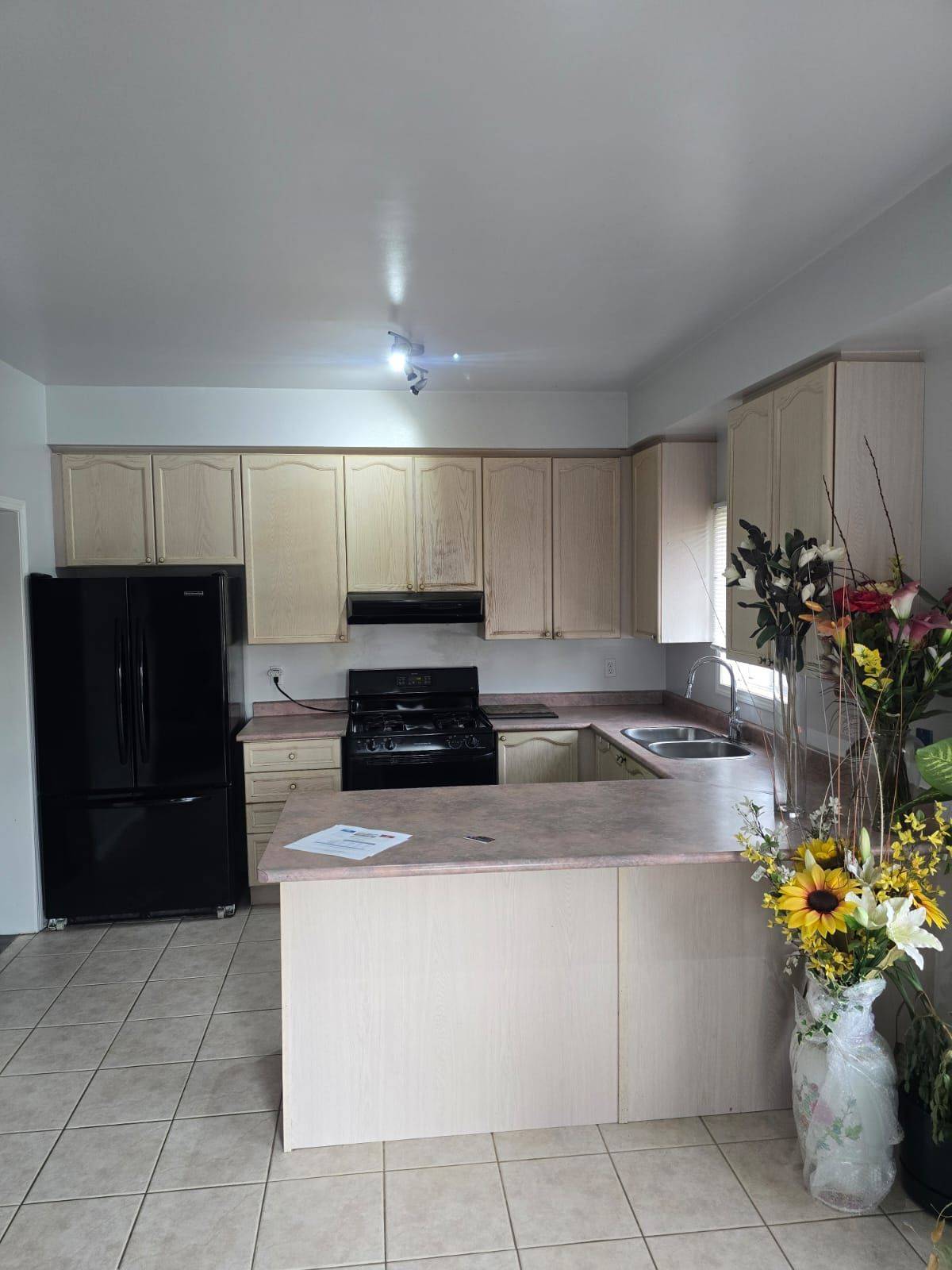 Whitby, ON L1R 2P7,17 Pitfield AVE