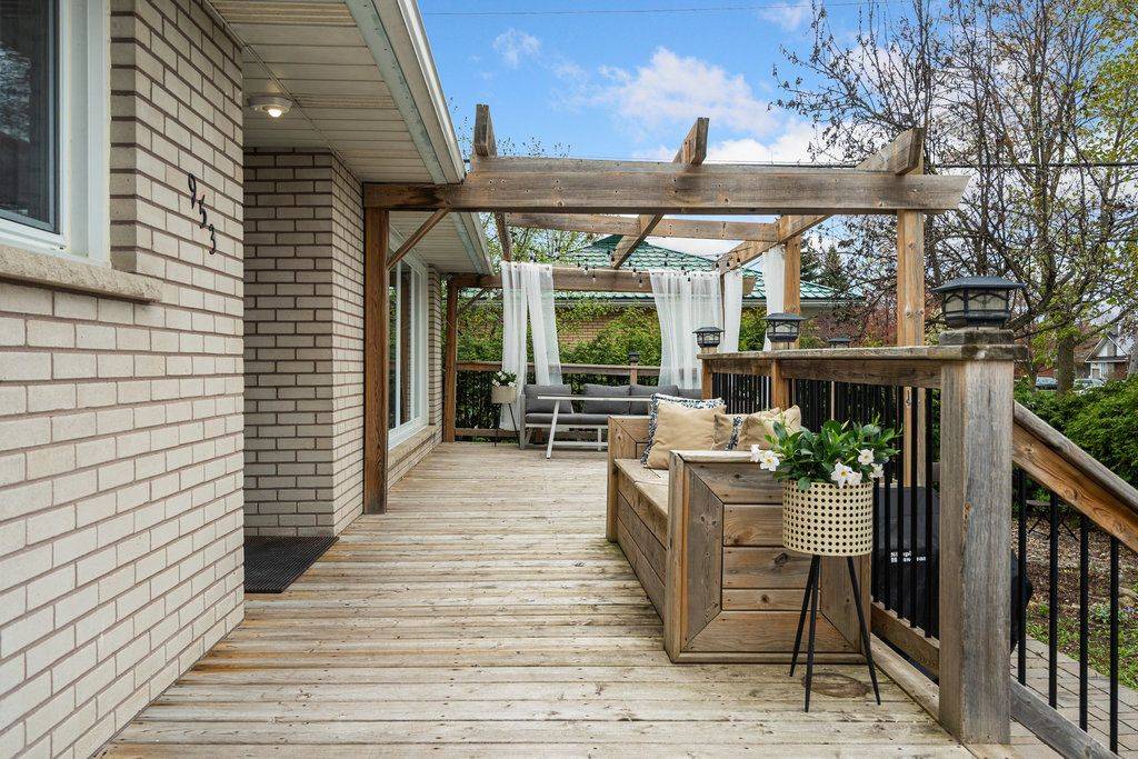 Mckellar Heights - Glabar Park And Area, ON K2A 3S7,953 Fairlawn AVE
