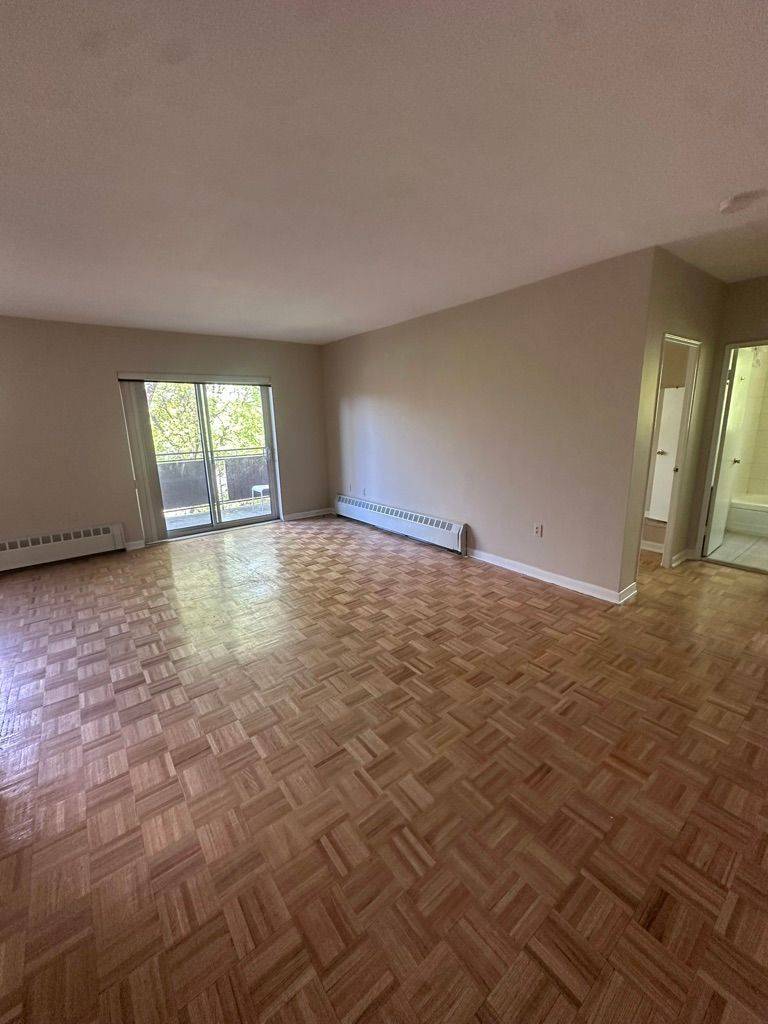 Toronto C11, ON M4G 2L9,972 Eglinton AVE E #601
