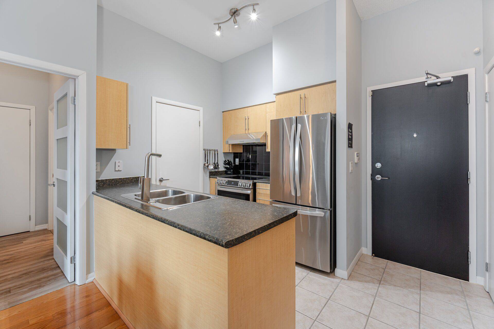 Toronto C01, ON M5V 1B2,231 Fort York BLVD #122