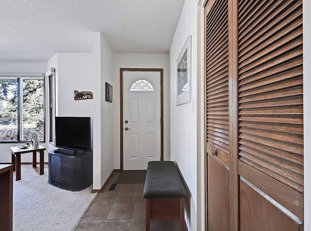 Calgary, AB T3A 0S8,5023 48 ST NW