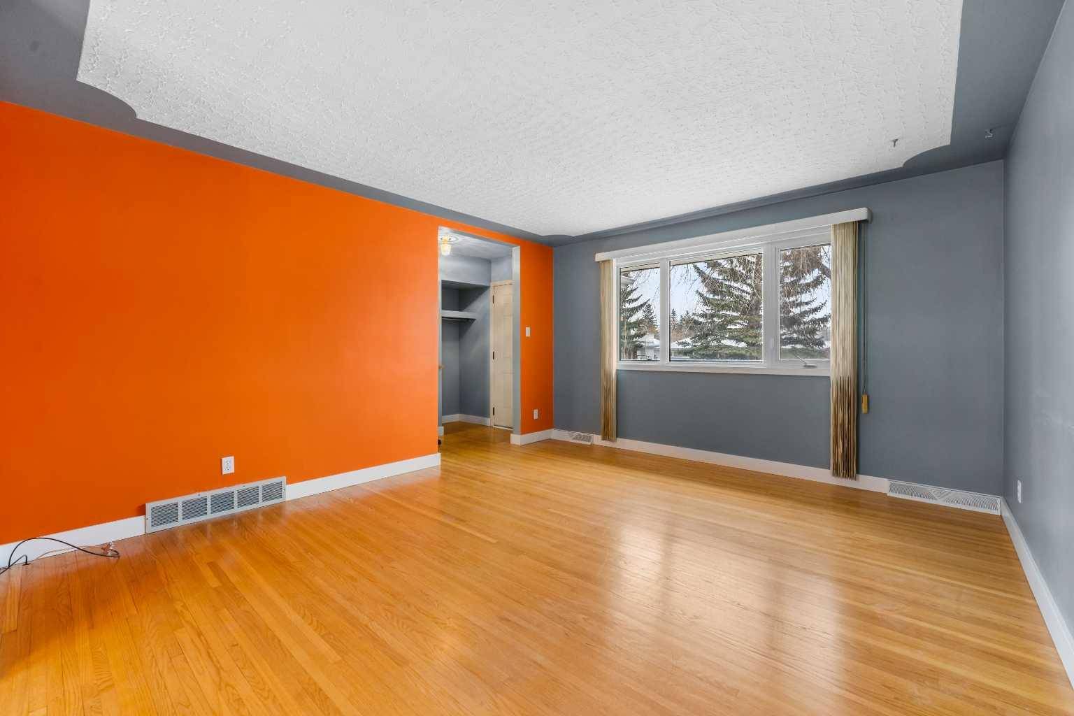 Calgary, AB T3C 2V8,47 Westwood DR SW