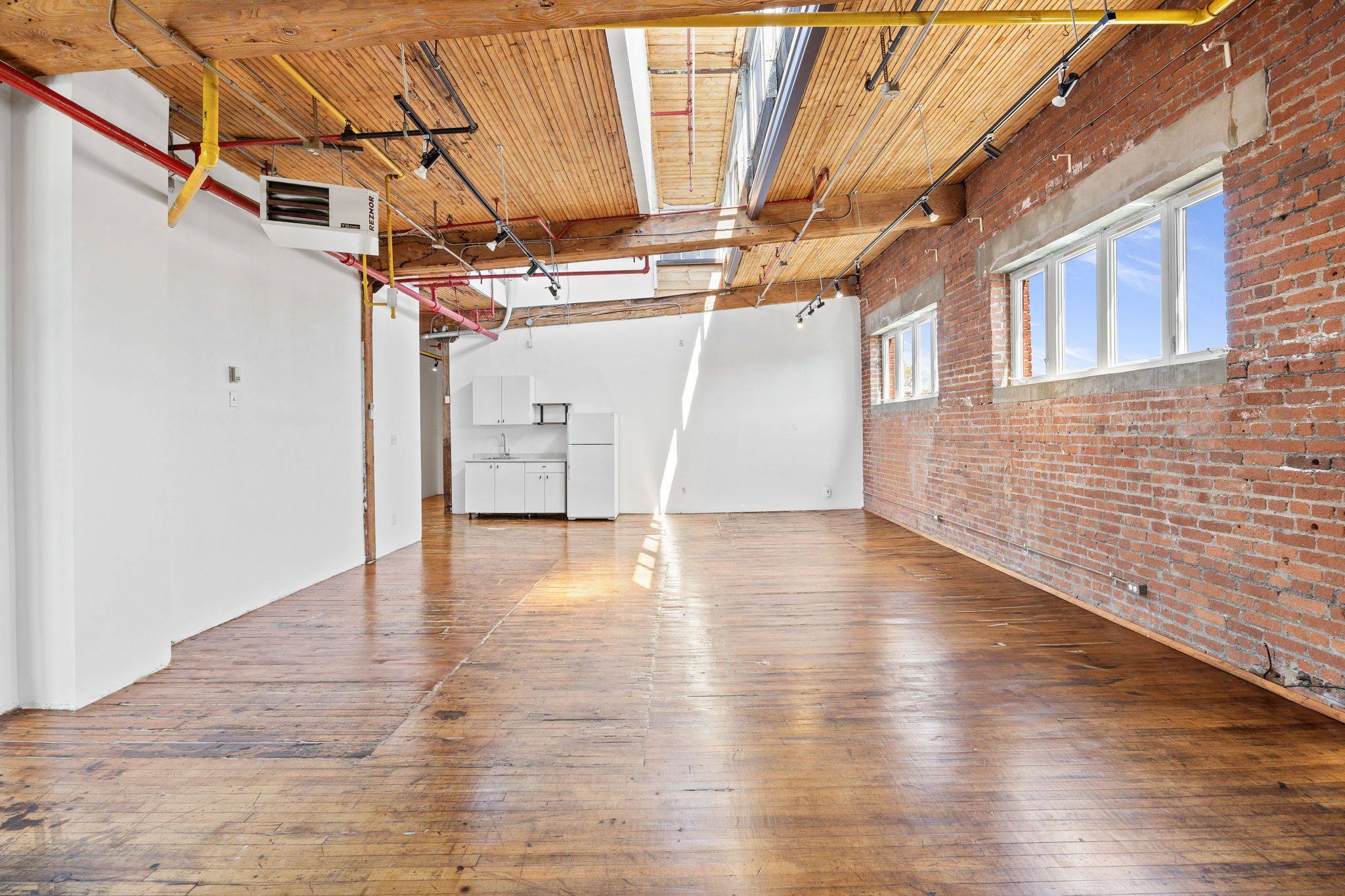 Toronto C01, ON M6K 1P4,77 Florence ST #304