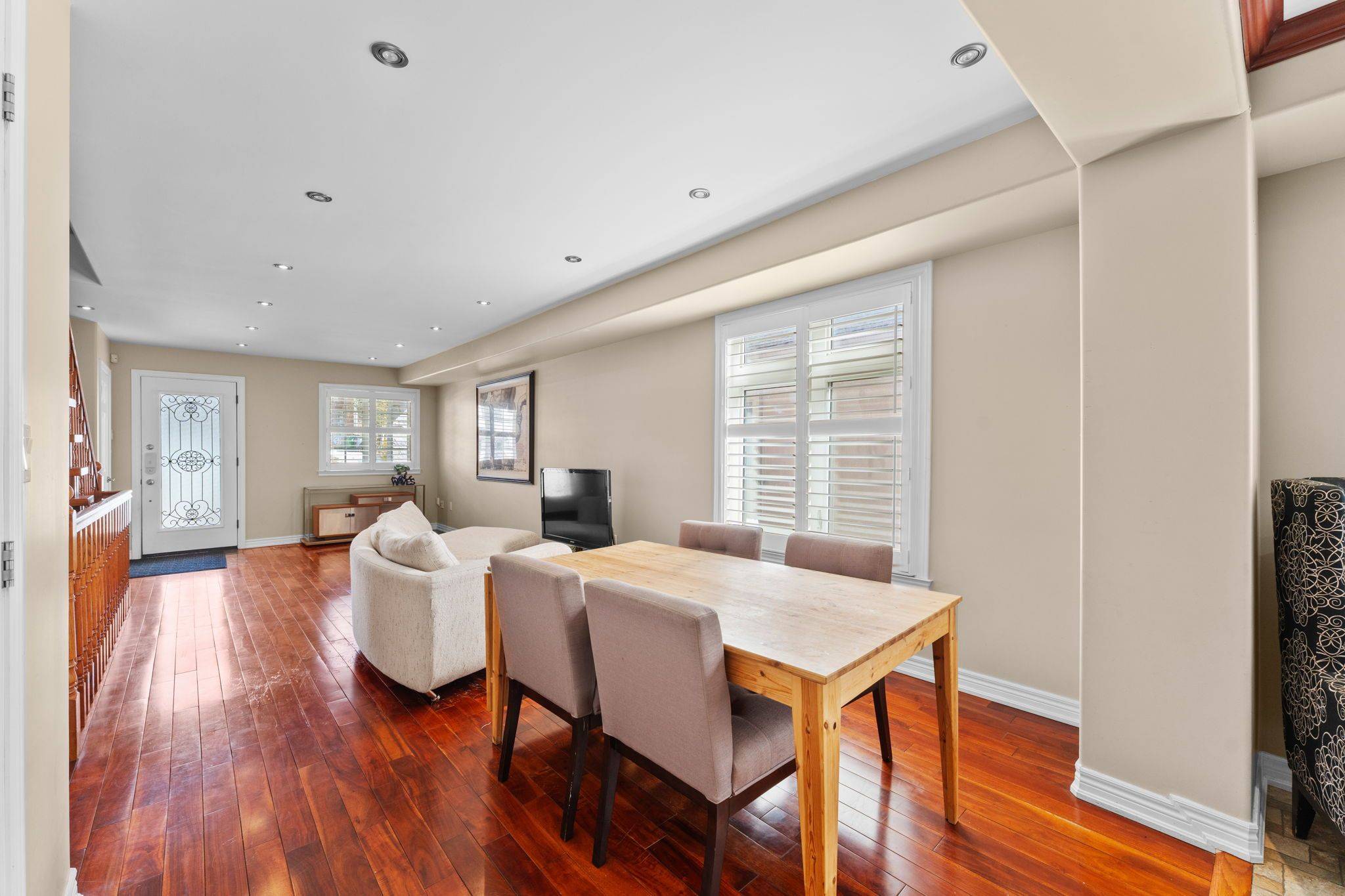 Toronto W03, ON M6N 3H1,246 Prescott AVE