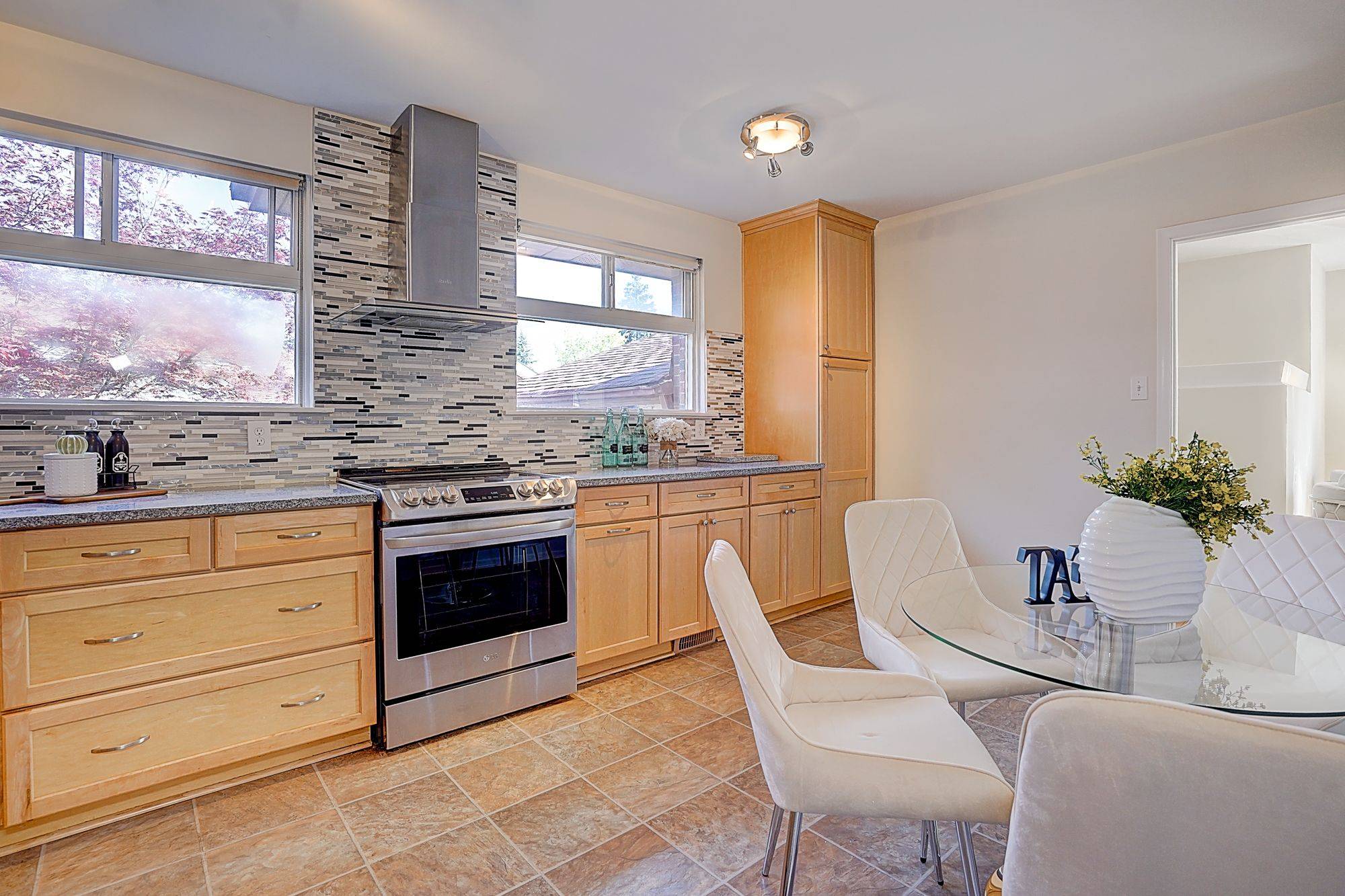 Toronto E07, ON M1S 2Z2,74 Invergordon AVE E