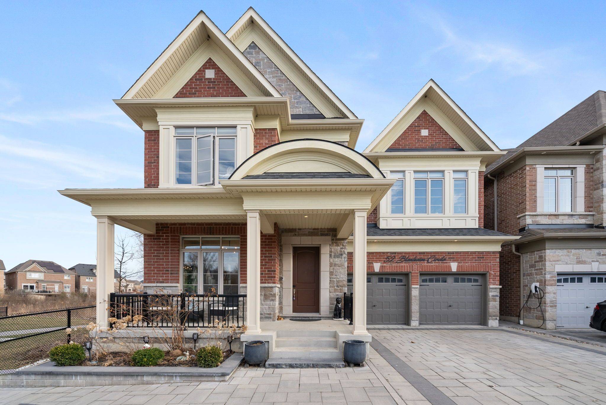 Whitby, ON L1P 0E2,52 Blenheim CIR
