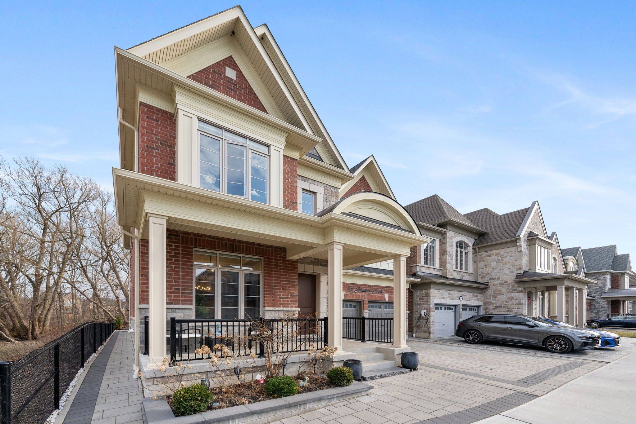 Whitby, ON L1P 0E2,52 Blenheim CIR