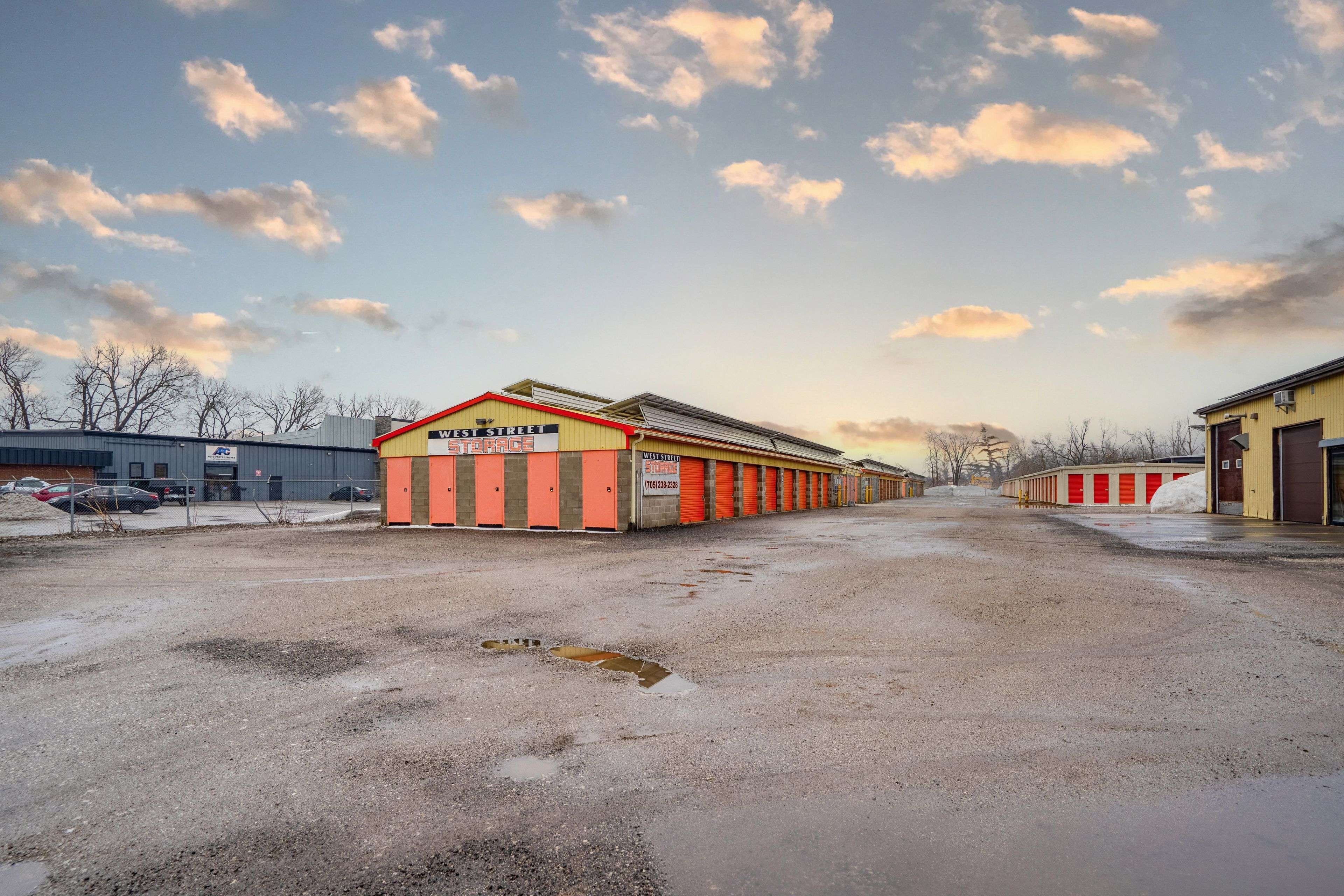 Orillia, ON L3V 5H2,495 West ST S