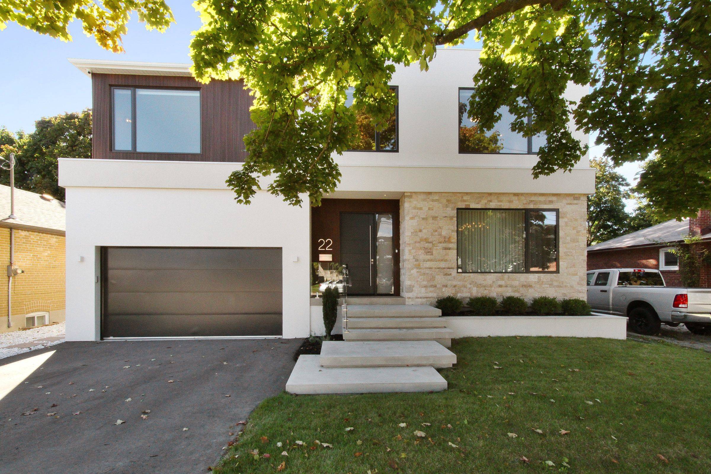 Toronto W06, ON M8W 4N4,22 Delma DR