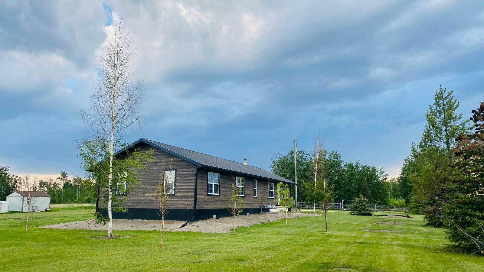 Hythe, AB T0H 2C0,123079 Township Road 732