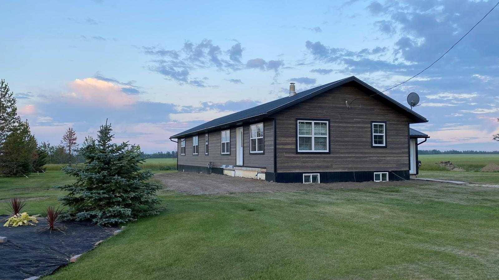 Hythe, AB T0H 2C0,123079 Township Road 732