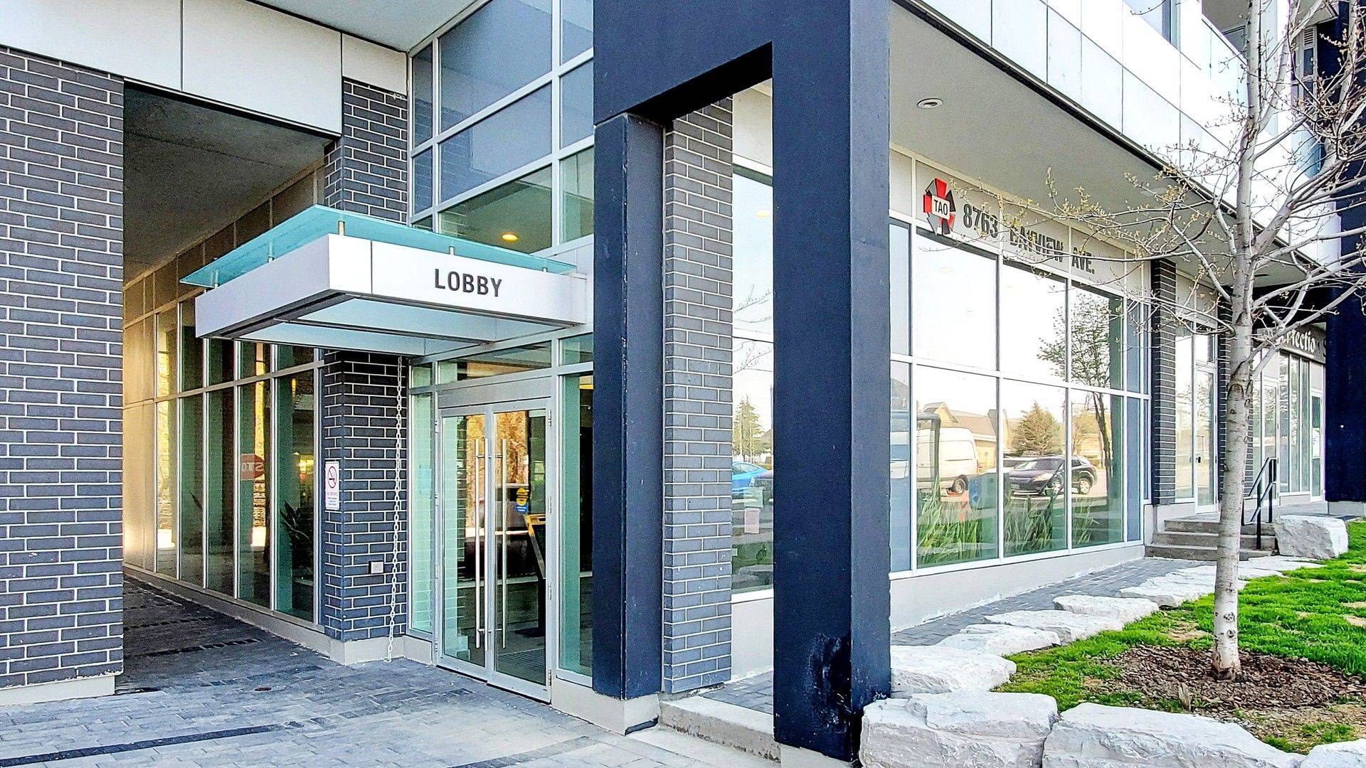 Richmond Hill, ON L4B 3V1,8763 Bayview AVE #532