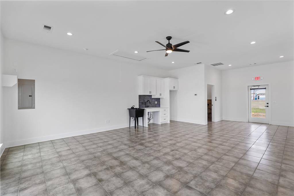 Gunter, TX 75058,402 W Walnut Street #102