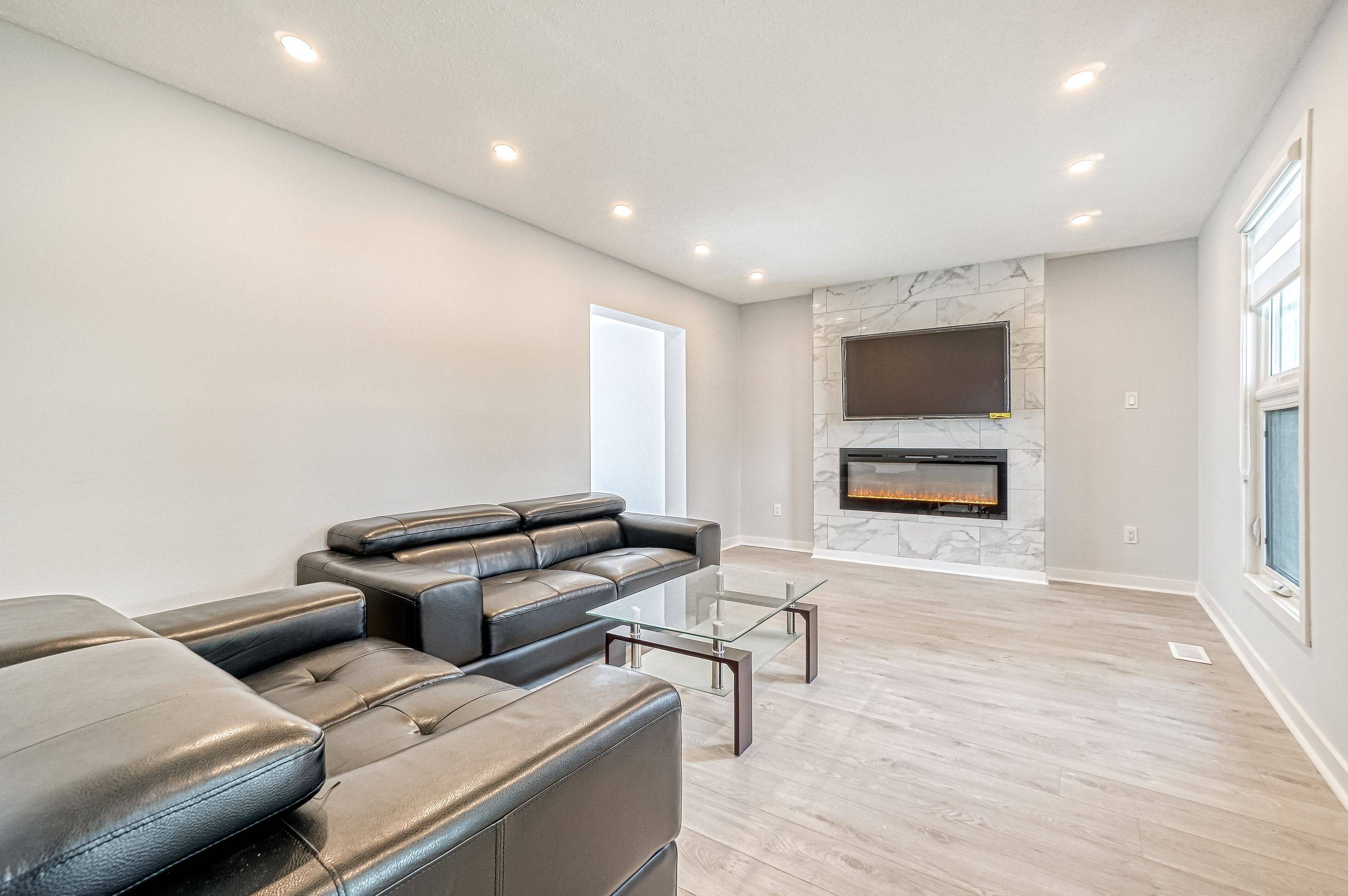 Billings Bridge - Riverside Park And Area, ON K1V 6R3,946 WALKLEY RD