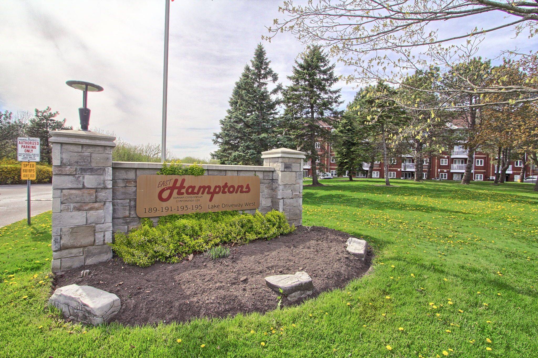 Ajax, ON L1S 7J1,189 Lake Driveway DR W #302