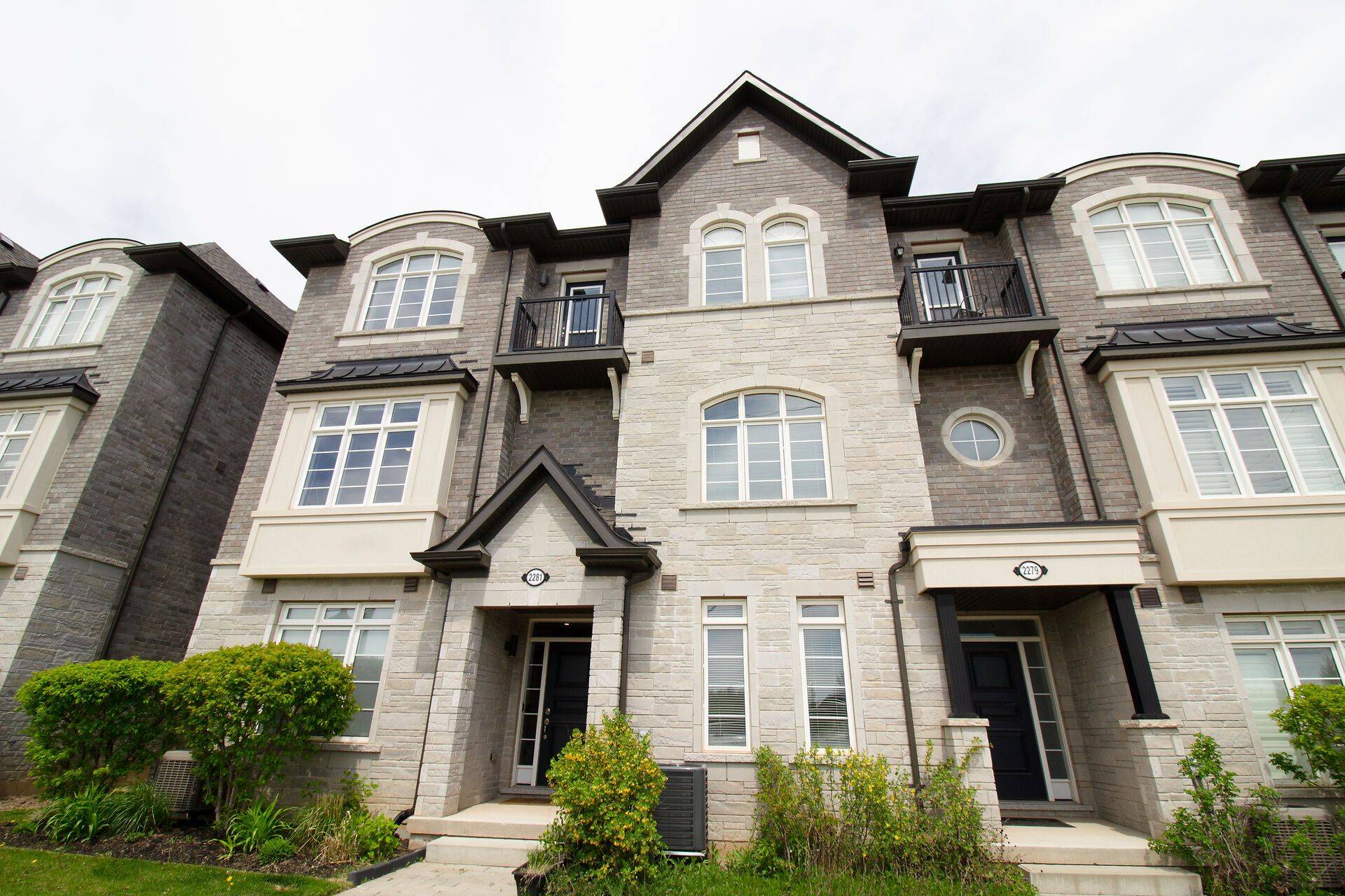 Oakville, ON L6M 1P4,2281 Khalsa Gate