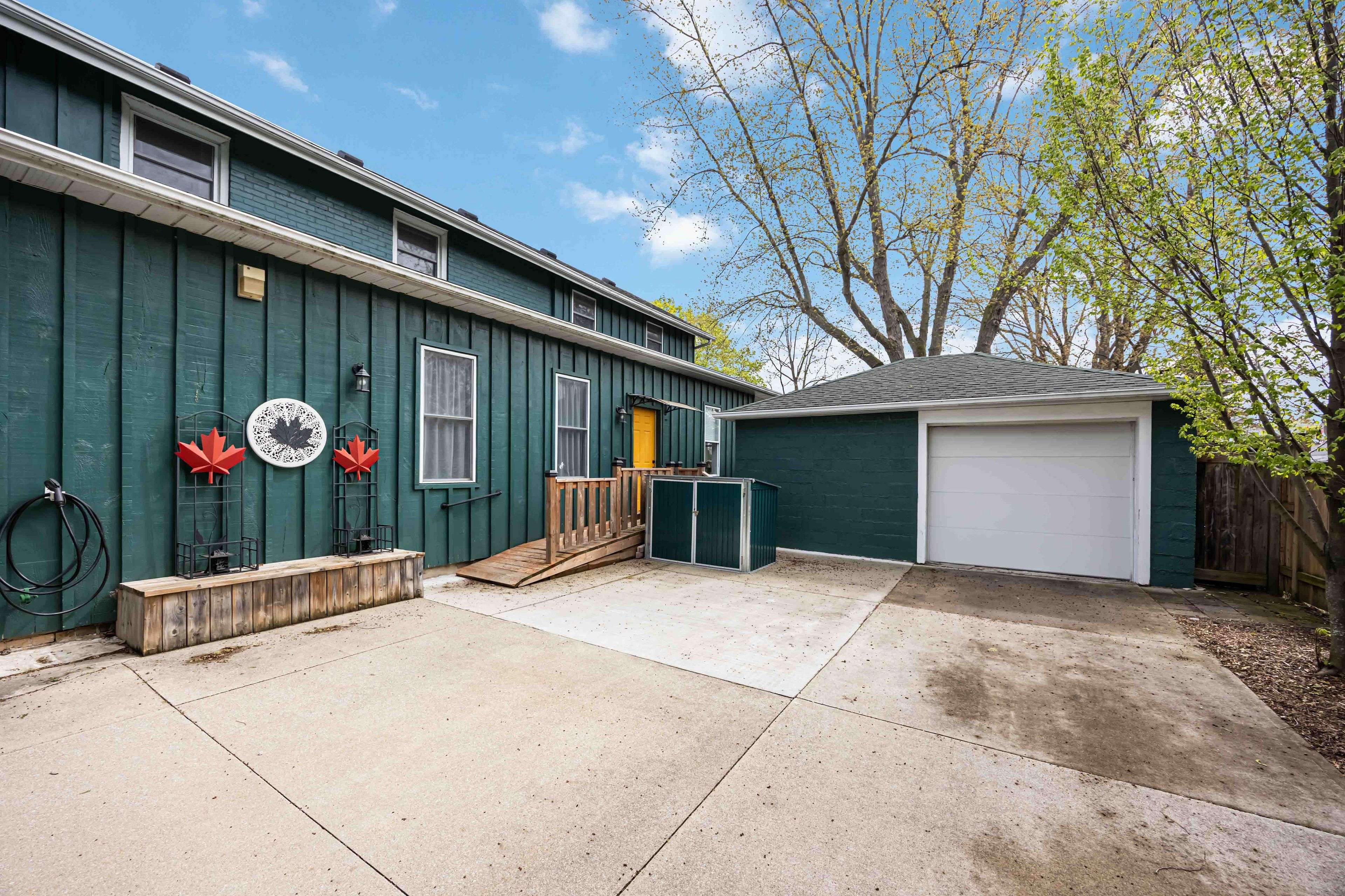Lambton Shores, ON N0N 1J0,35 Main ST N