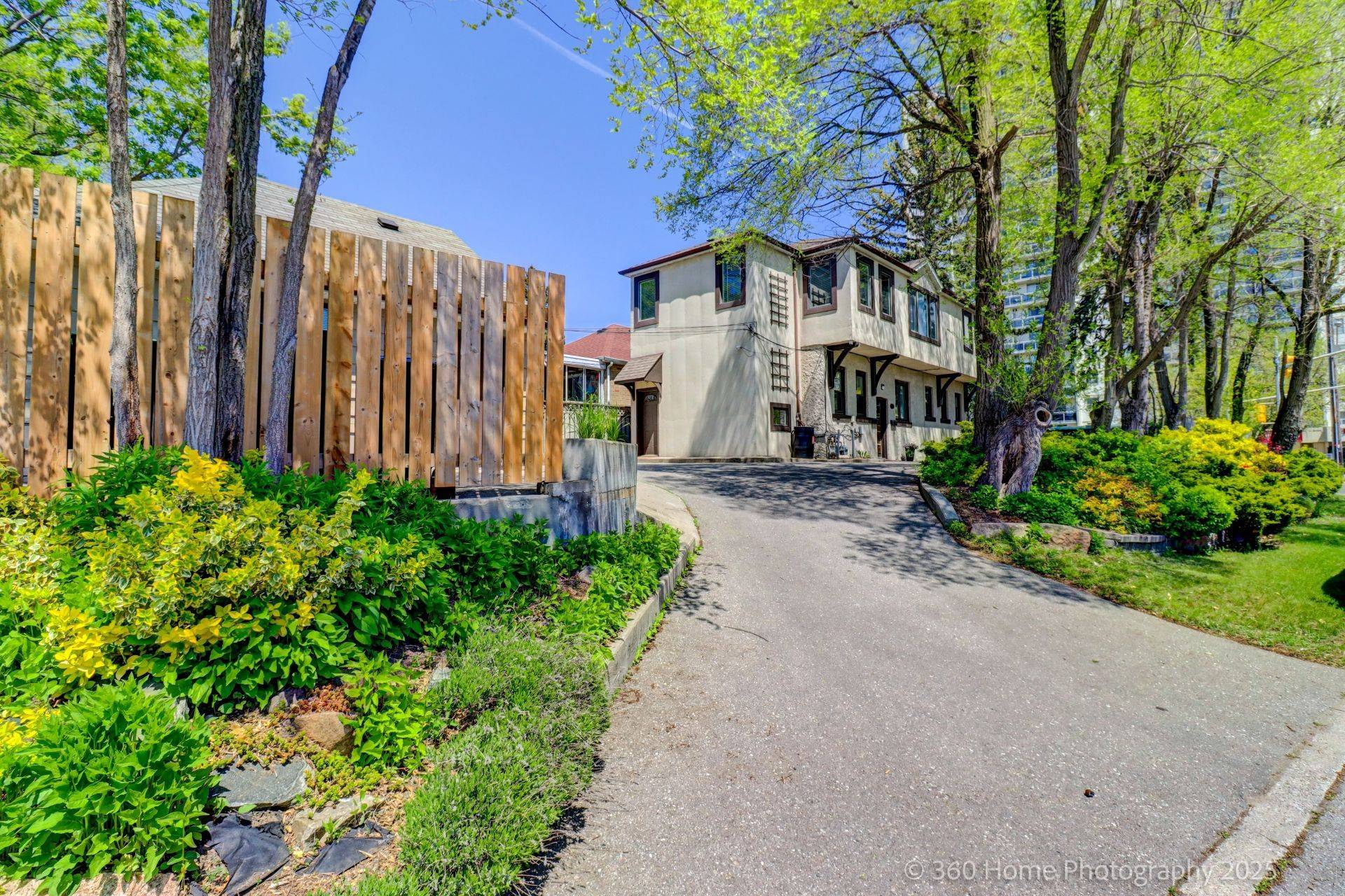 Toronto E04, ON M1L 3G2,274 Pharmacy AVE