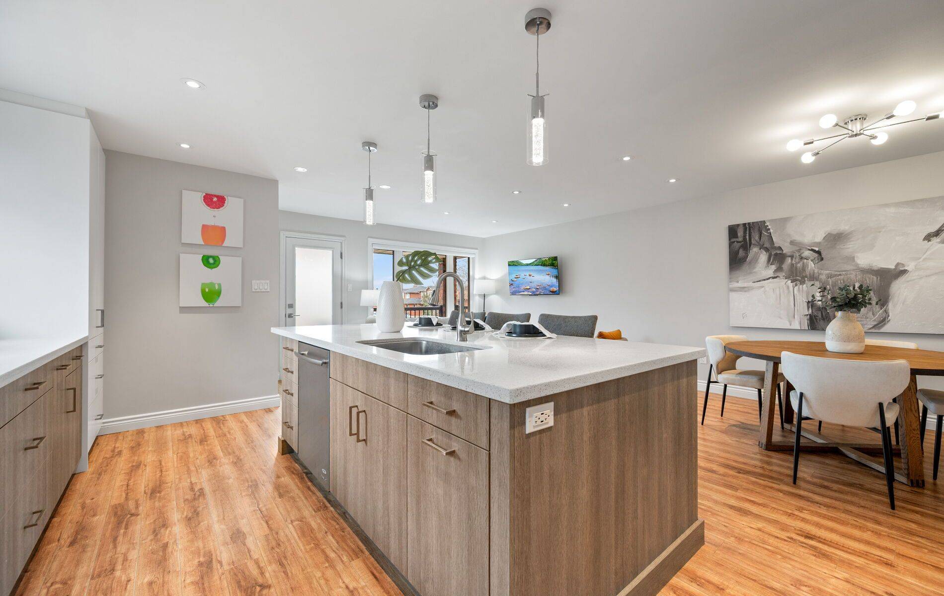 Mississauga, ON L4W 3M9,1399 Underwood DR