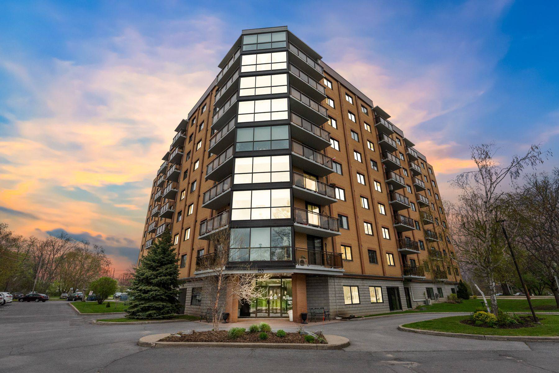 Kingston, ON K7L 5H6,120 Barrett CT #508