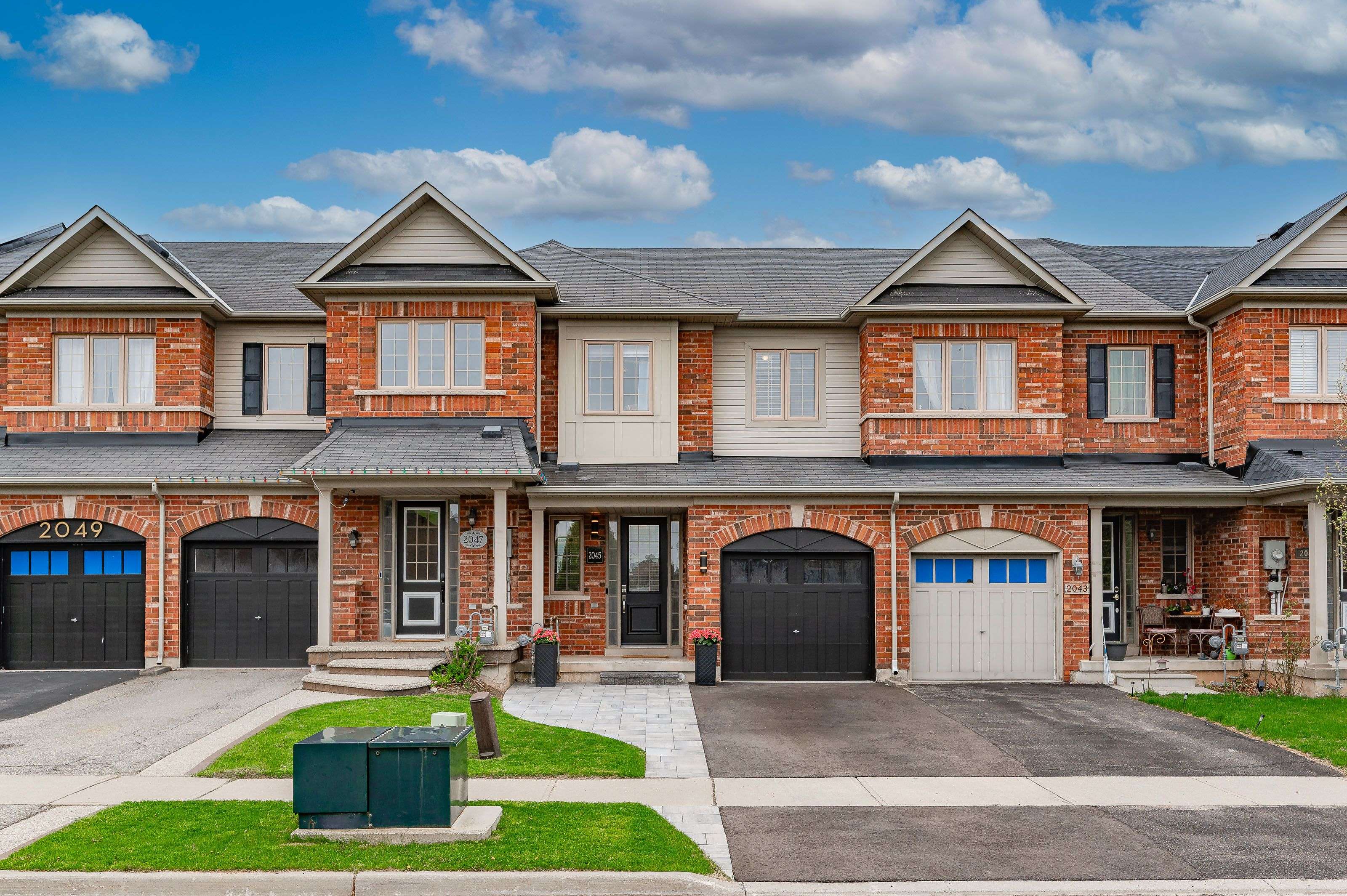 Oakville, ON L6M 0M4,2045 Fiddlers WAY