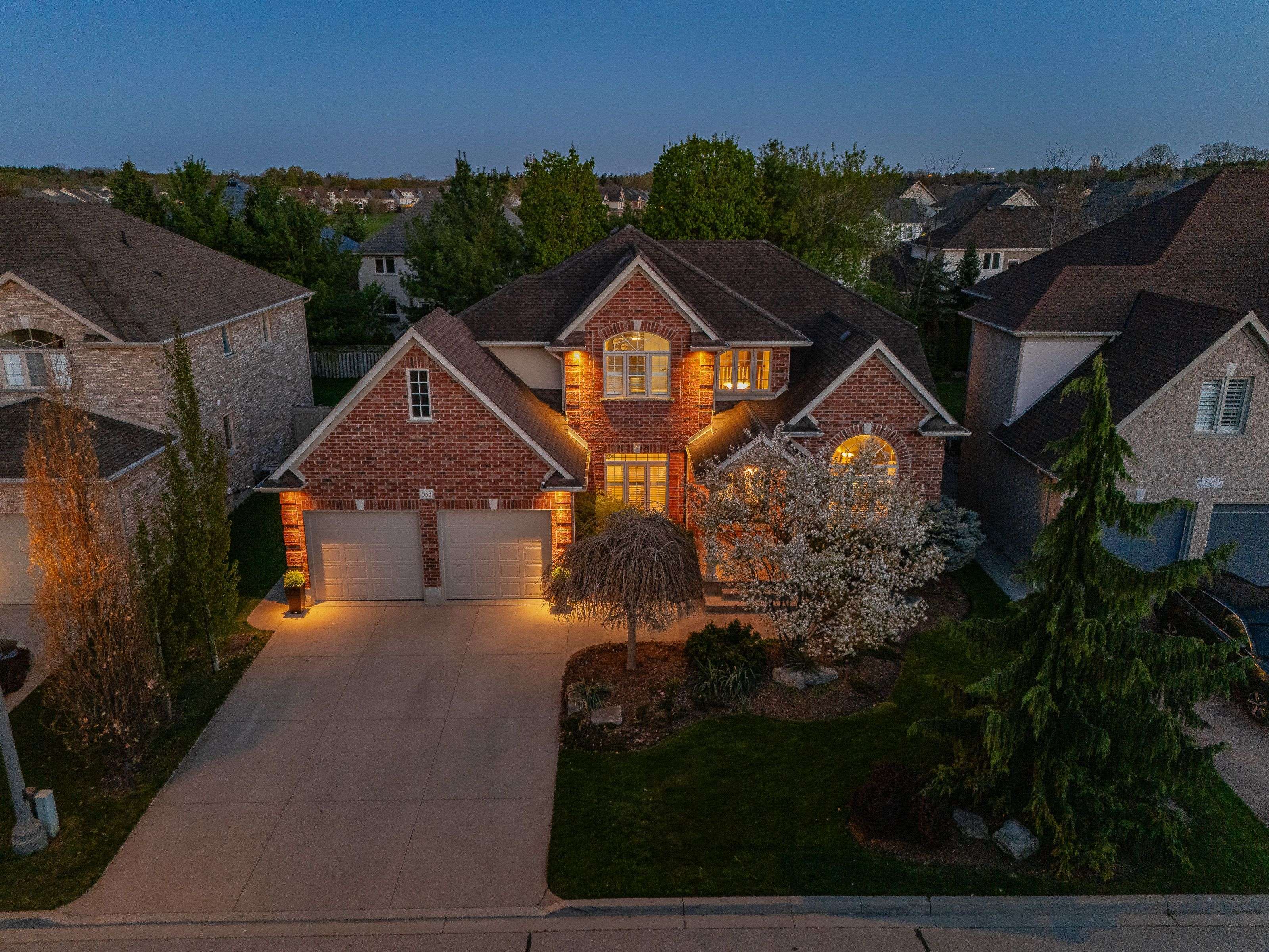 Kitchener, ON N2K 4H9,533 Falconridge CRES