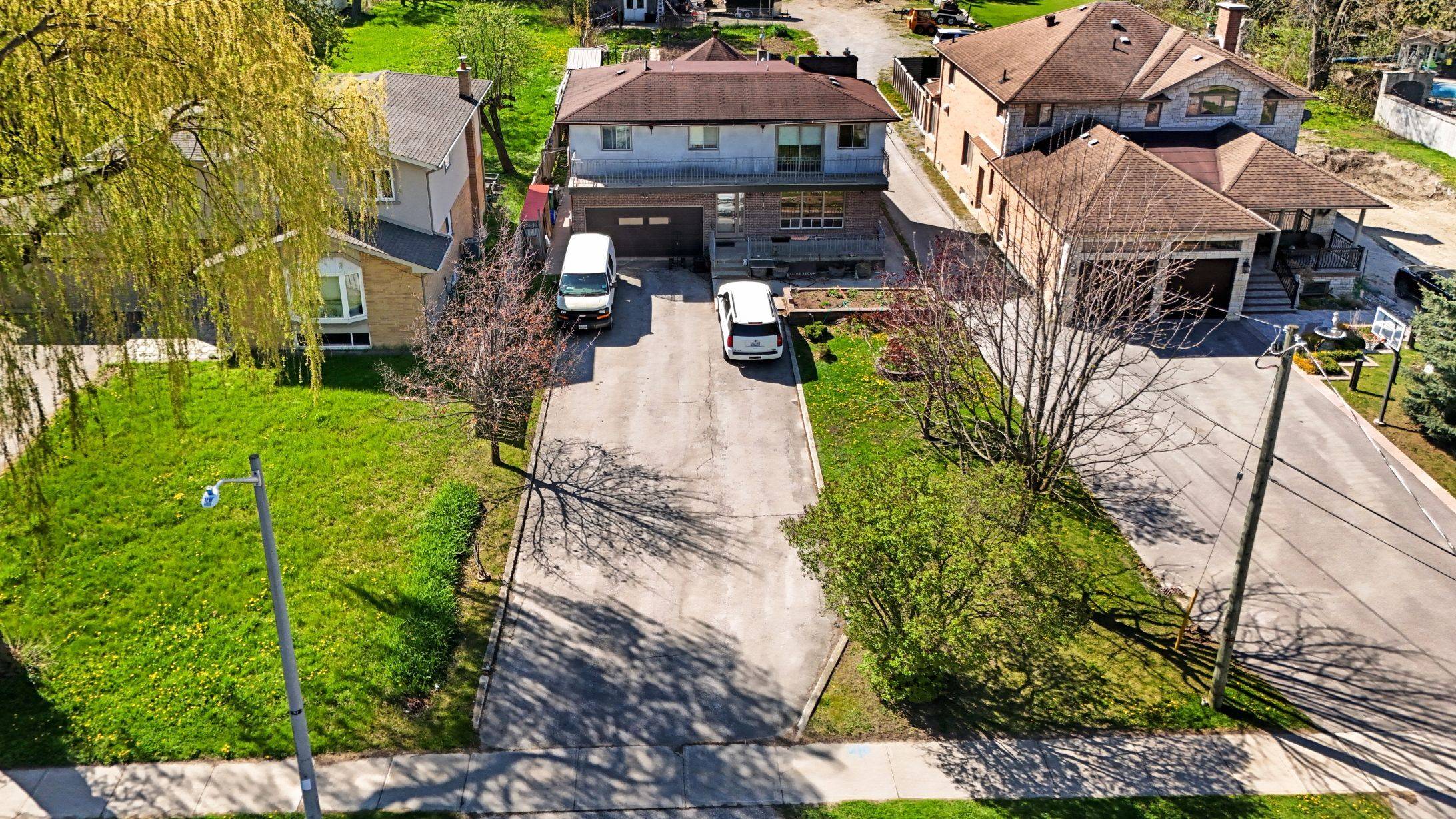 Richmond Hill, ON L4E 3H5,197 Douglas RD
