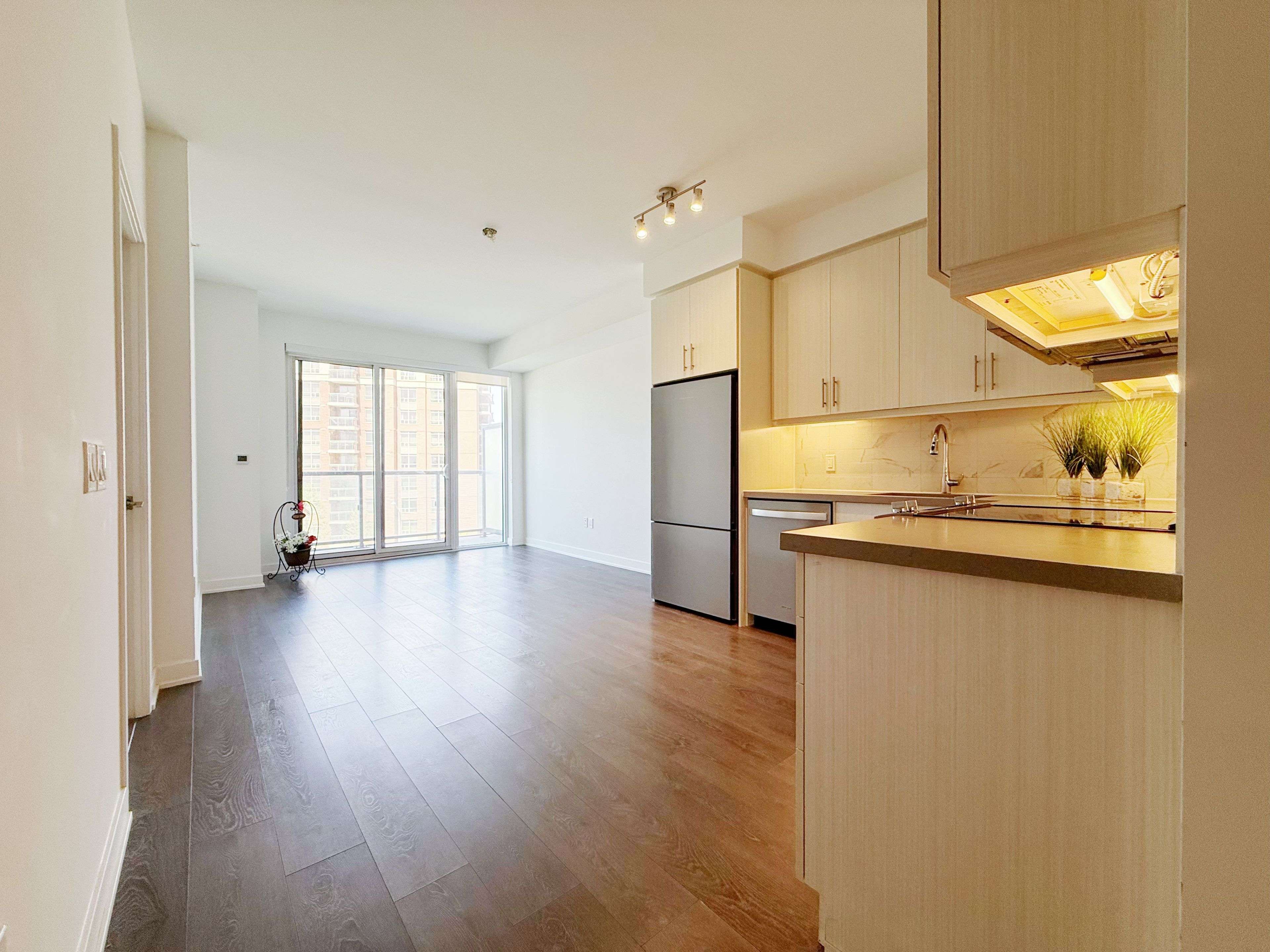 Richmond Hill, ON L4B 0H4,85 Oneida CRES #705