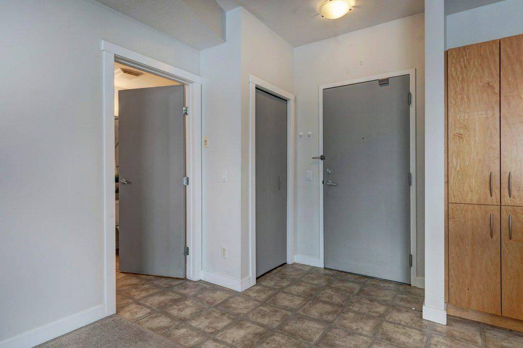 Calgary, AB T3H 5V5,69 Springborough CT SW #241