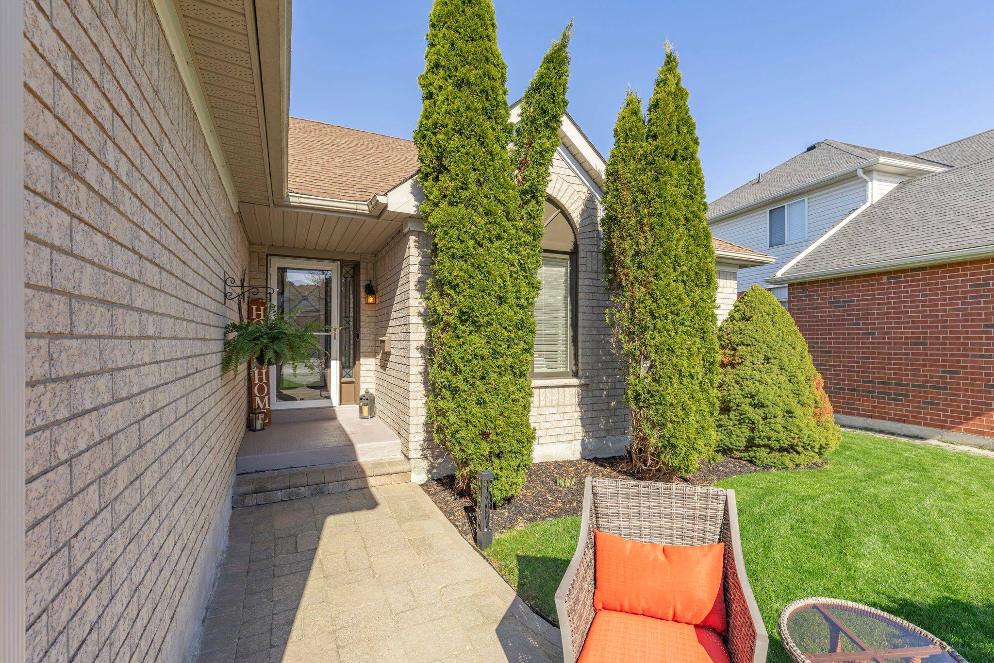 Barrie, ON L4N 0E8,40 Country LN