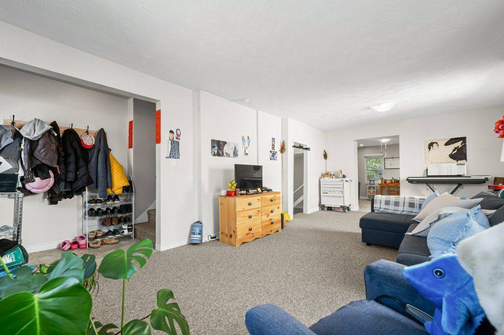 Guelph, ON N1H 2J8,166 Suffolk ST W