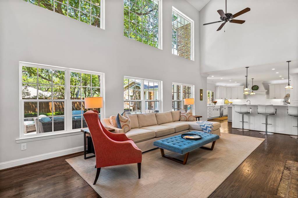 Dallas, TX 75229,4037 Courtshire Drive