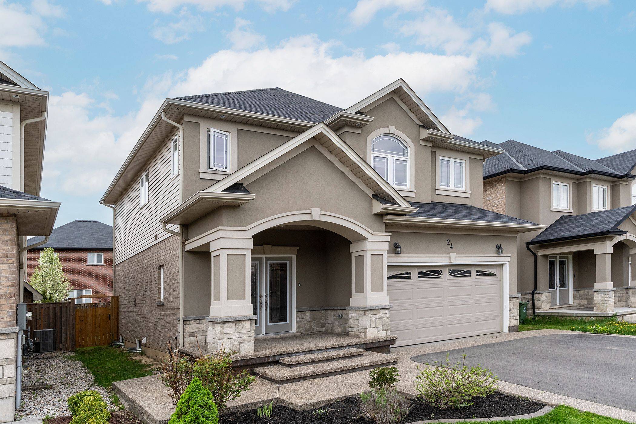 Hamilton, ON L9B 0H5,24 Dunvegan PL