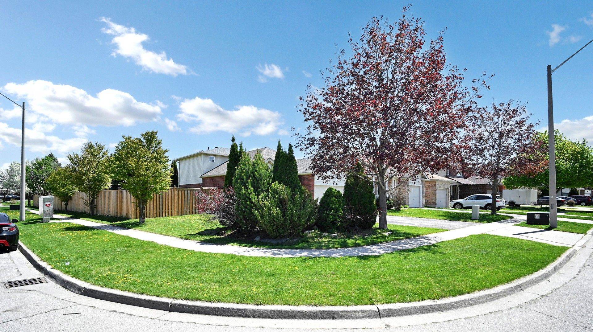 Cambridge, ON N1T 2A3,84 Hawkins DR