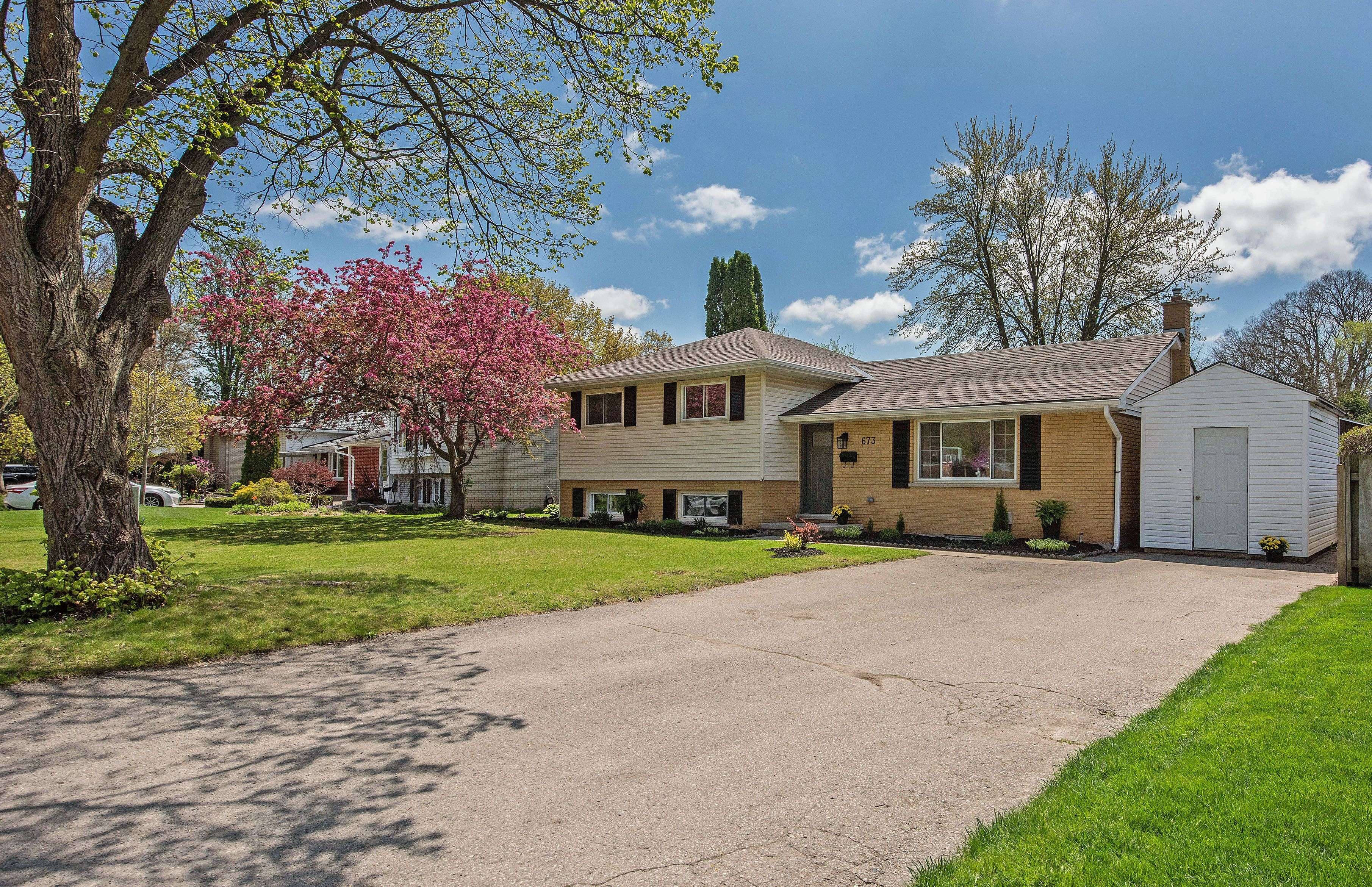 London North, ON N5X 1W4,673 Algoma AVE