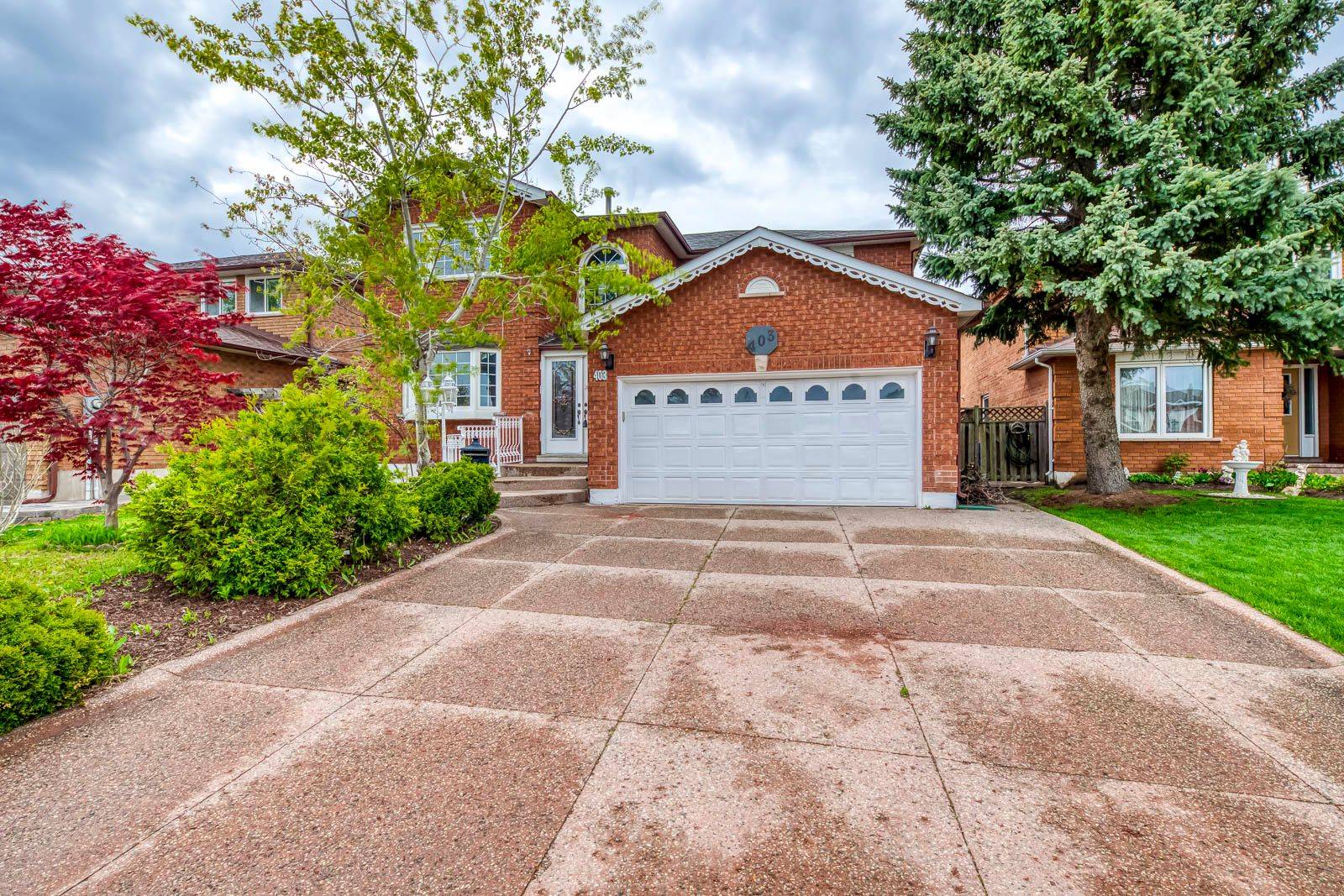 Oakville, ON L6H 4V7,403 Glenashton DR