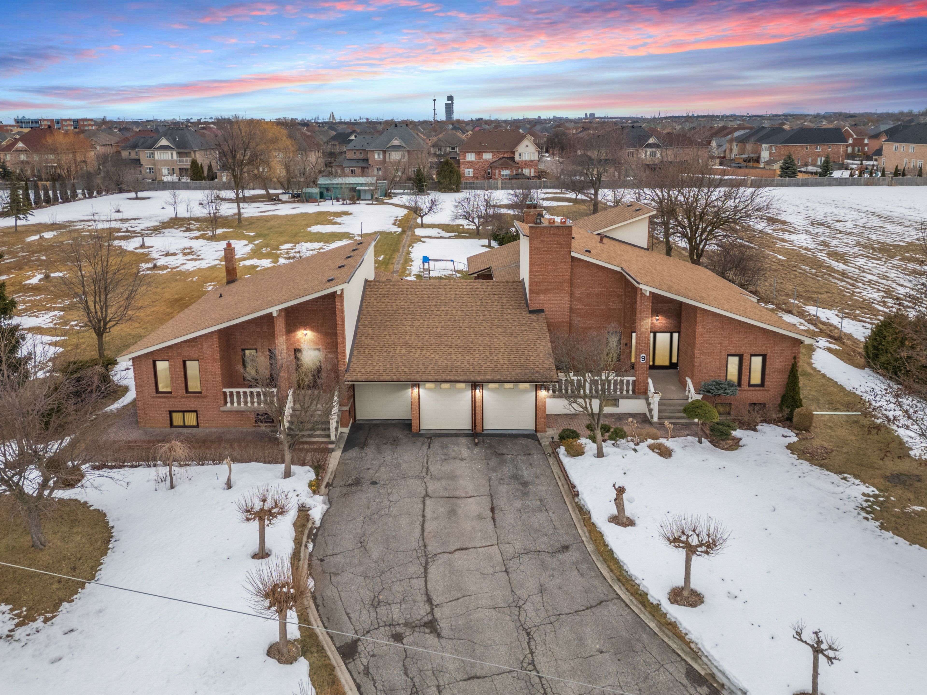 Brampton, ON L6P 0G2,9 Princess Andrea CT