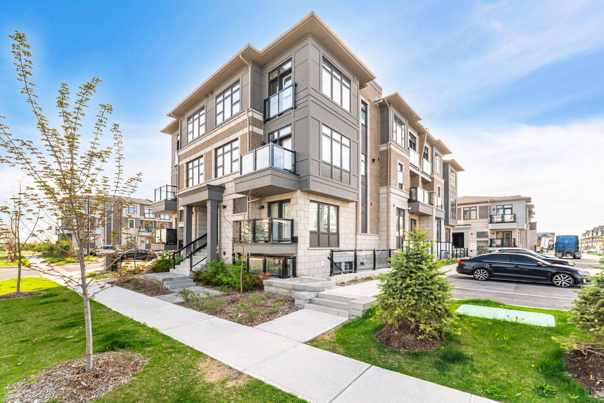 Brampton, ON L6P 0N5,10 Halliford PL #313
