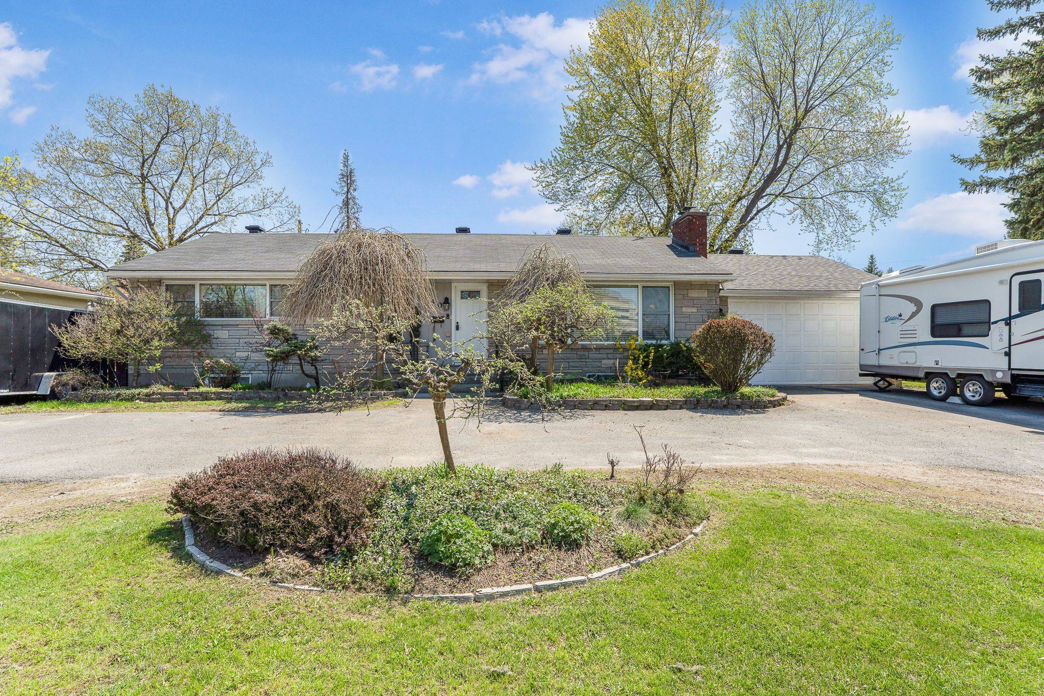 Alta Vista And Area, ON K1H 5A4,440 Smyth RD