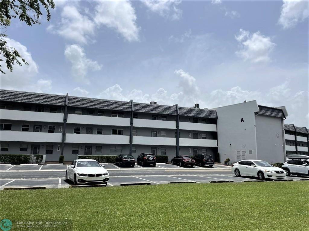 Margate, FL 33063,7887 Golf Circle Dr #110