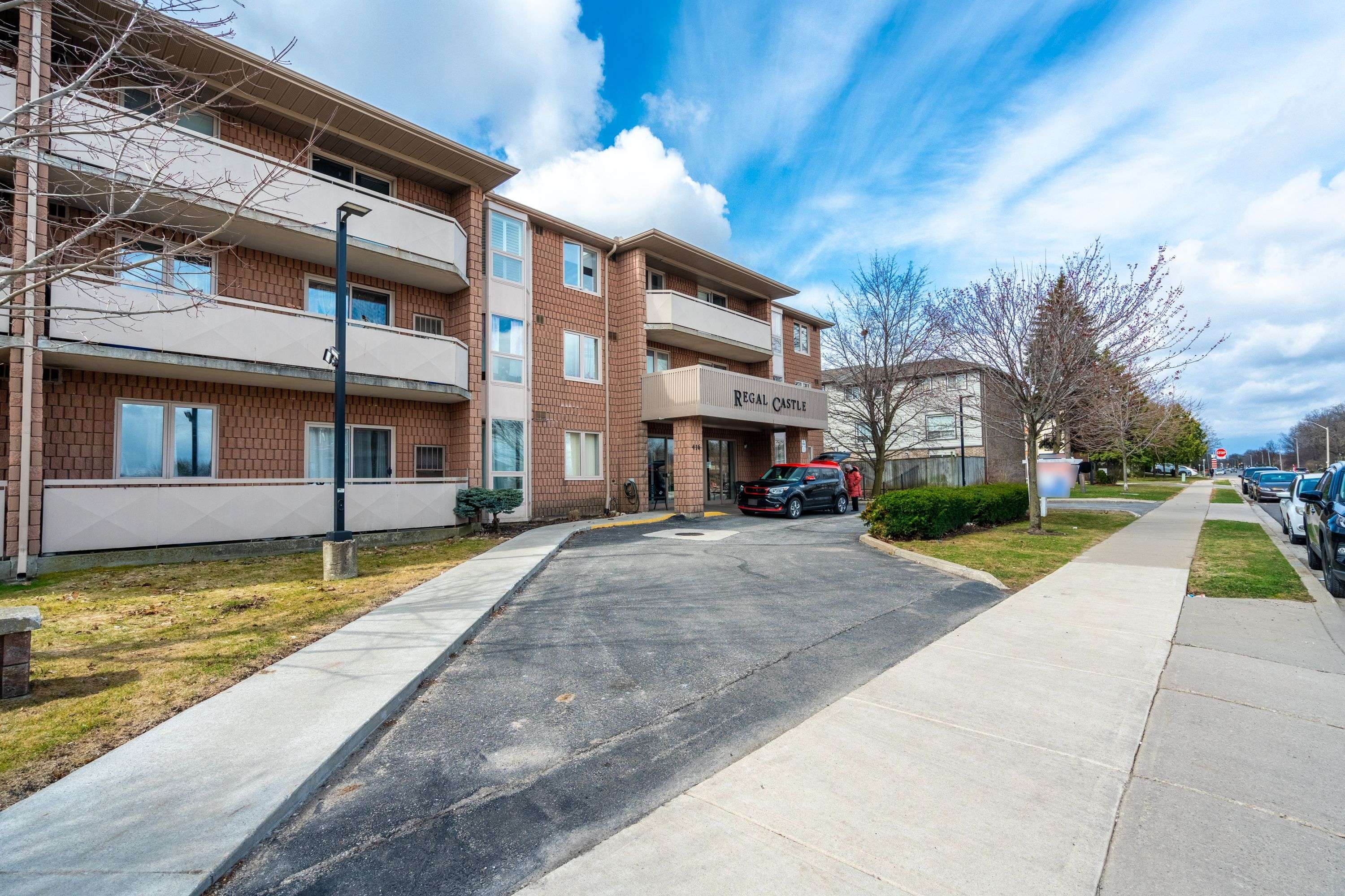Hamilton, ON L9A 2S7,416 Limeridge RD E #109