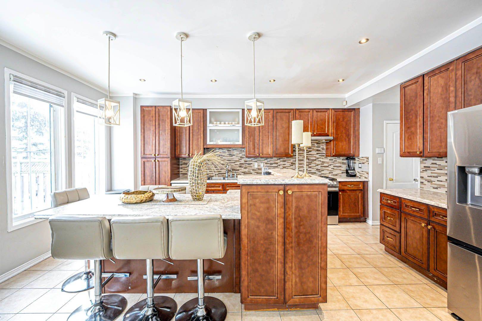 Oshawa, ON L1L 1C5,145 Woodbine PL